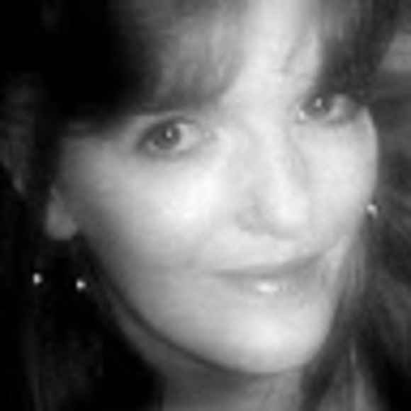 Meet your Posher, Laura - Picture 1 of 1